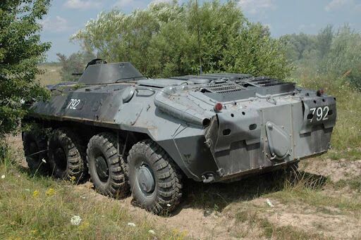 Отработал FPV-дрон: пограничники уничтожили вражеский БТР-70. Видео