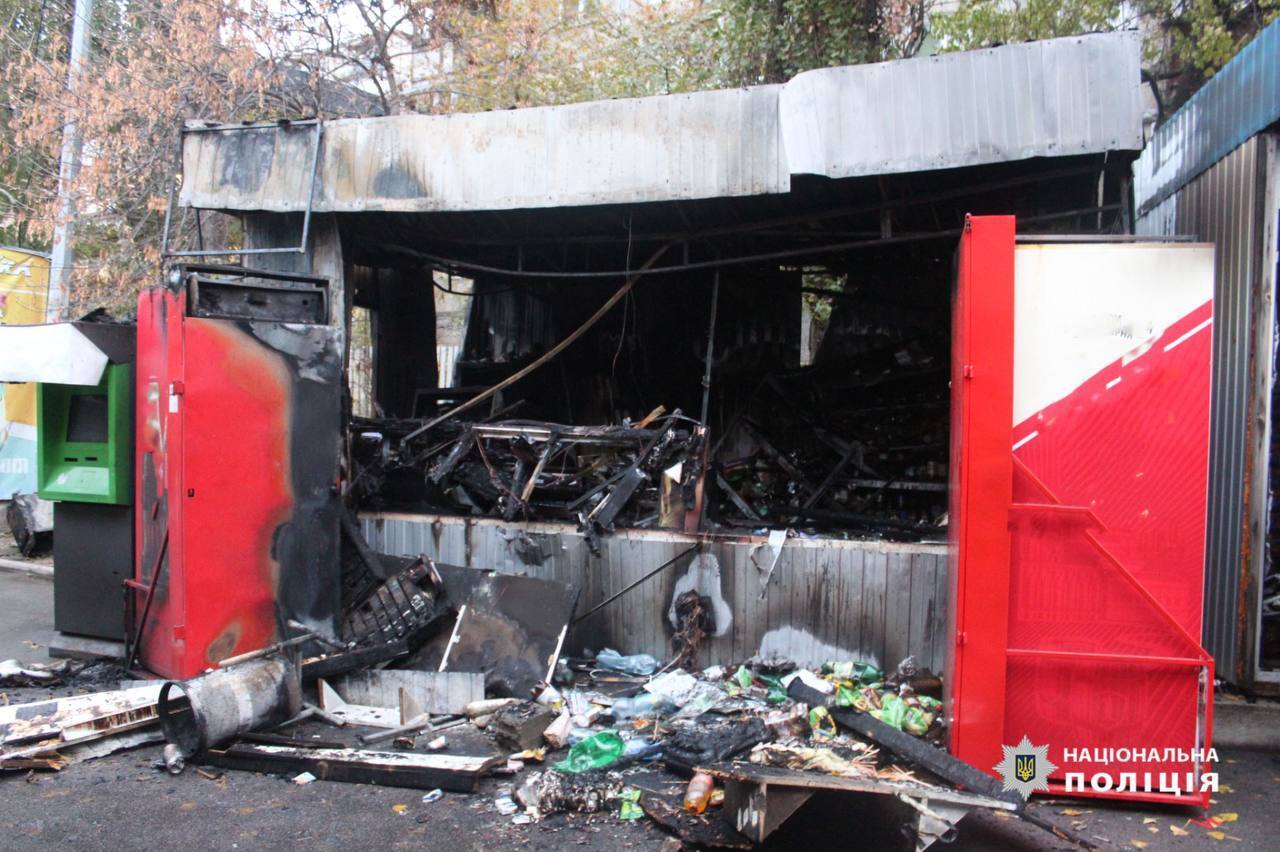 Вкрав кіоск, а потім підпалив його: у Києві затримали рецидивіста. Фото dqxikeidqxitkant