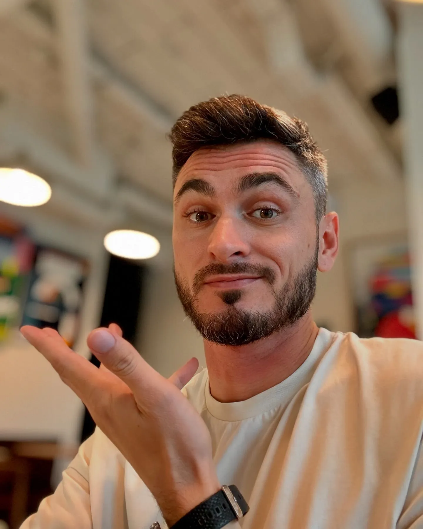 Ведучого тревел-шоу