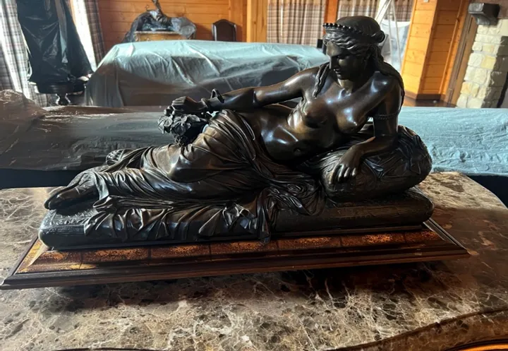 В Україні продадуть цінні речі Медведчука dqxikeidqxitkant