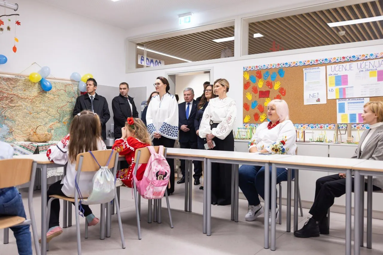 Зеленська під час візиту до Словенії одягнула оригінальну мереживну вишиванку. Фото