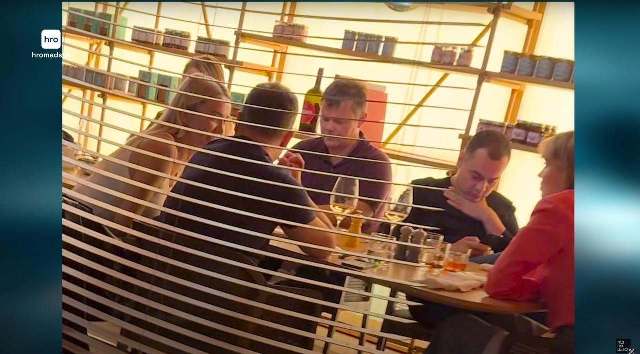 Экс-главу ОП Богдана заметили в Вене с подсанкционным контрабандистом Куршутовым и