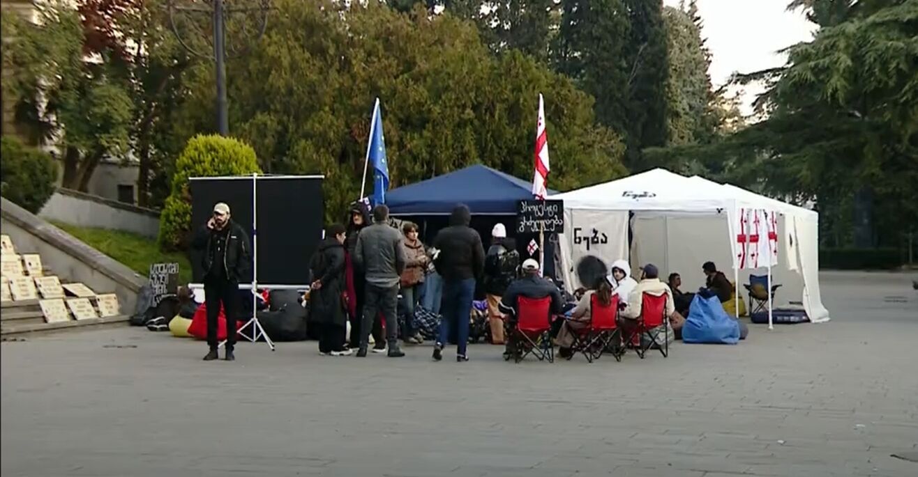 В Тбилиси во время протестов на студентов напали dqxikeidqxitkant