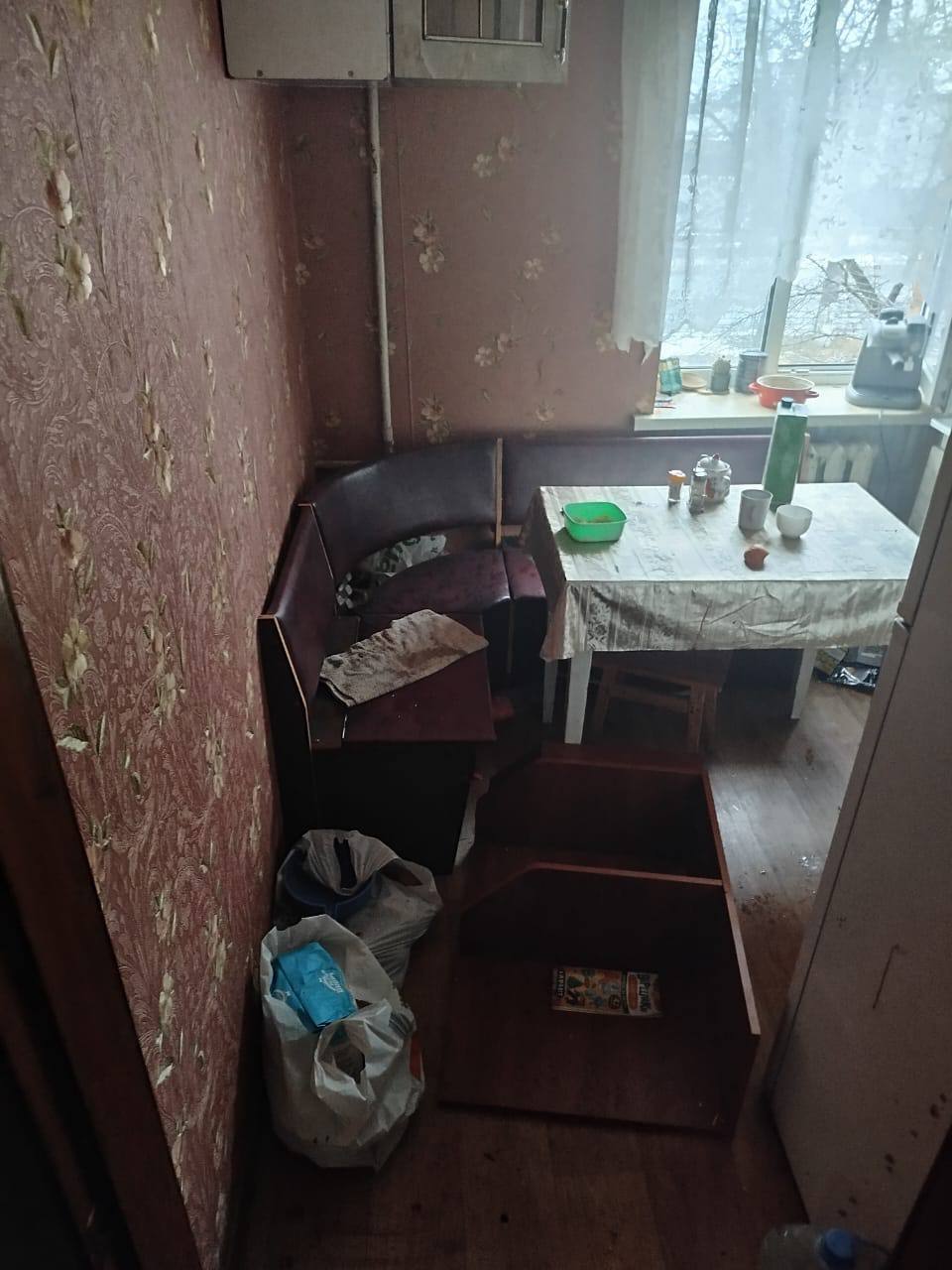 A grenade exploded in an apartment of a multi-story building near Kyiv: there is an injured person. Details and photos