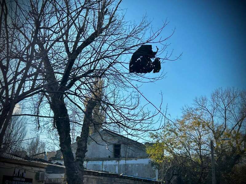 Russians attacked Odesa with ballistic missiles: residential buildings damaged, injuries reported. Photos and videos dqxikeidqxitkant