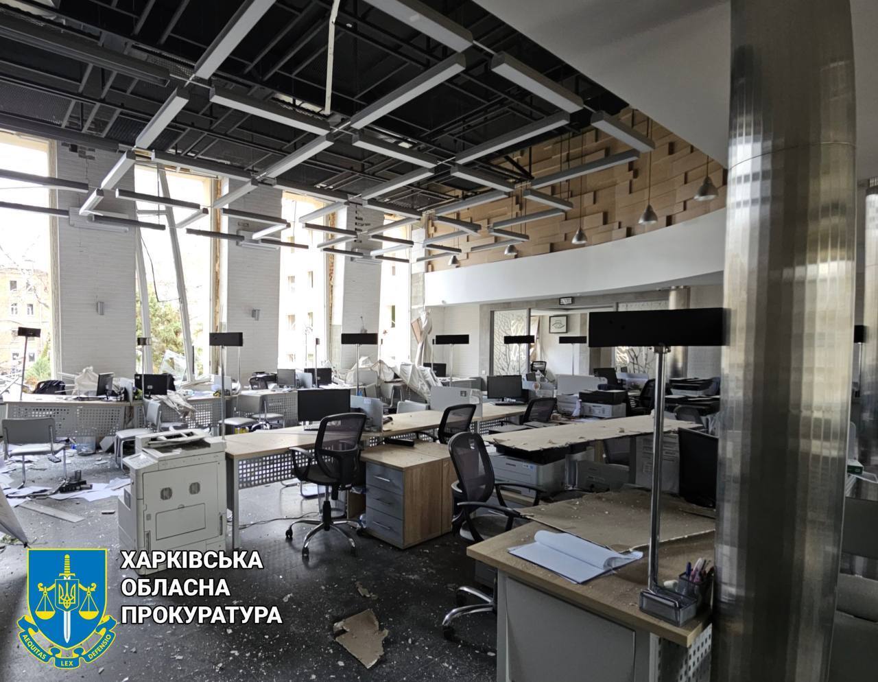 Россияне атаковали центр Харькова: поврежден 41 дом, многие гражданские ранены. Фото и видео