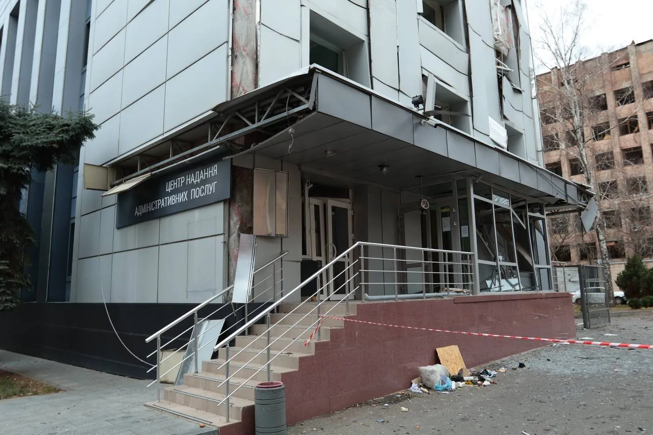 Россияне атаковали центр Харькова: поврежден 41 дом, многие гражданские ранены. Фото и видео