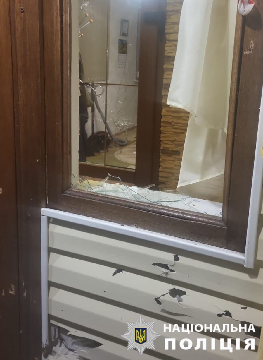 Поврежденные жилые дома и линии электросетей: в КОВА рассказали о последствиях российской атаки на Киевщину. Фото