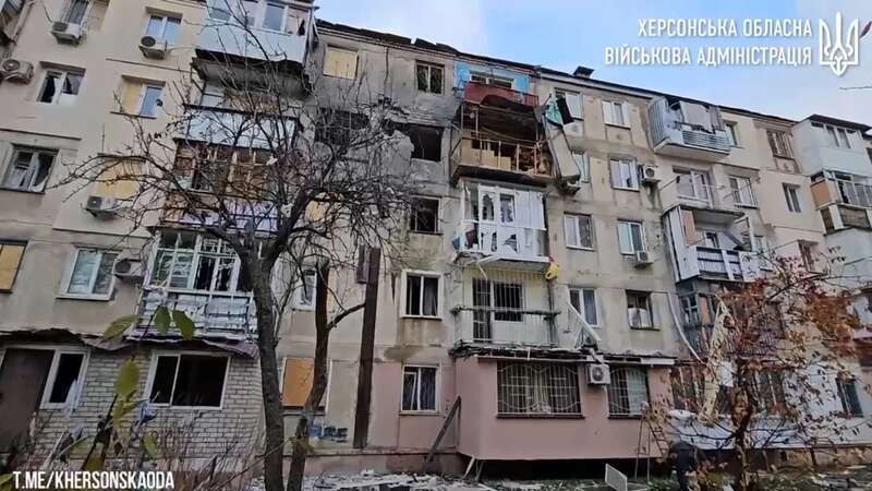 Обстріли Херсона й області не вщухають: унаслідок терору РФ загинула жінка, багато поранених, пошкоджено лікарню. Відео dqxikeidqxitkant