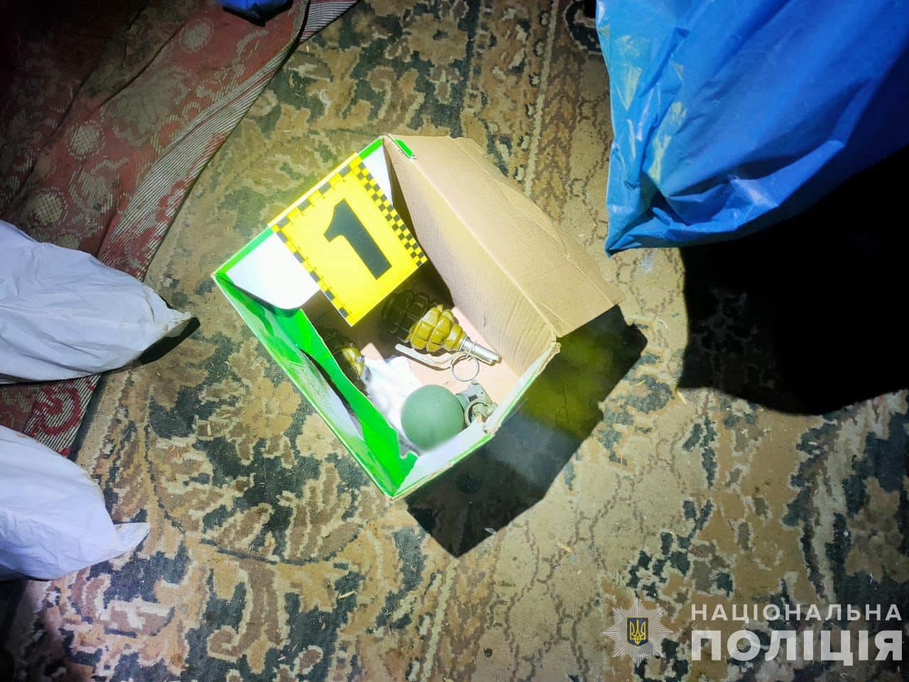 На зображенні може бути: іграшка та текст