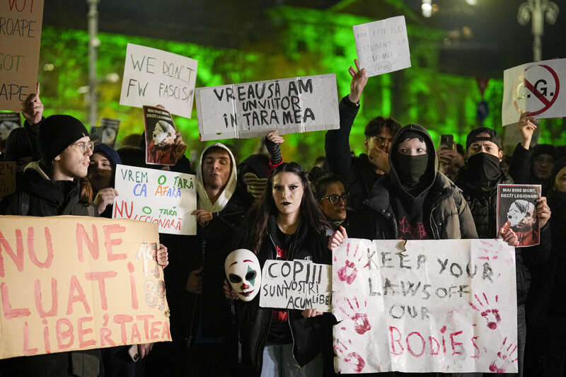 Протести проти результатів першого туру президентських виборів у Румунії не вщухають вже три дні dqxikeidqxiqqeant