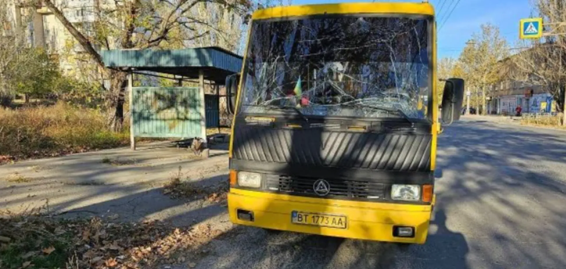 Occupants struck public transport in Kherson: there are dead and injured dqxikeidqxitkant