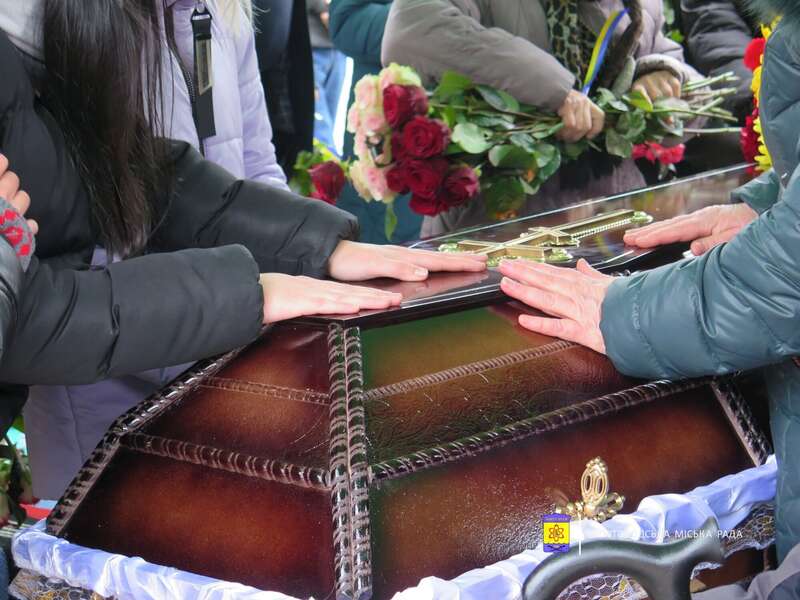 Йому назавжди буде 36: на Дніпропетровщині попрощалися з воїном, який загинув у боях на Курщині. Фото