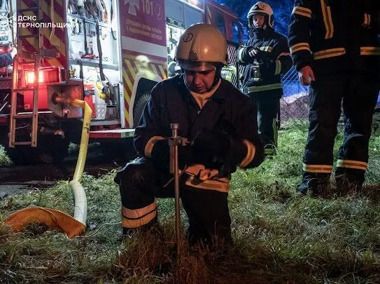 У Тернополі ворожий БПЛА влучив у обʼєкт енергетичної інфраструктури: частина міста без світла, сталася пожежа. Фото dqxikeidqxitkant