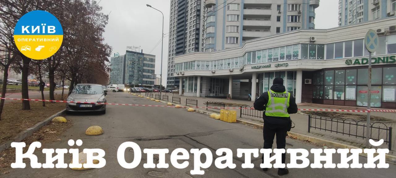 У Києві на Осокорках через підозрілий пакет перекрили частину вулиці. Подробиці та фото dqxikeidqxiqqeant
