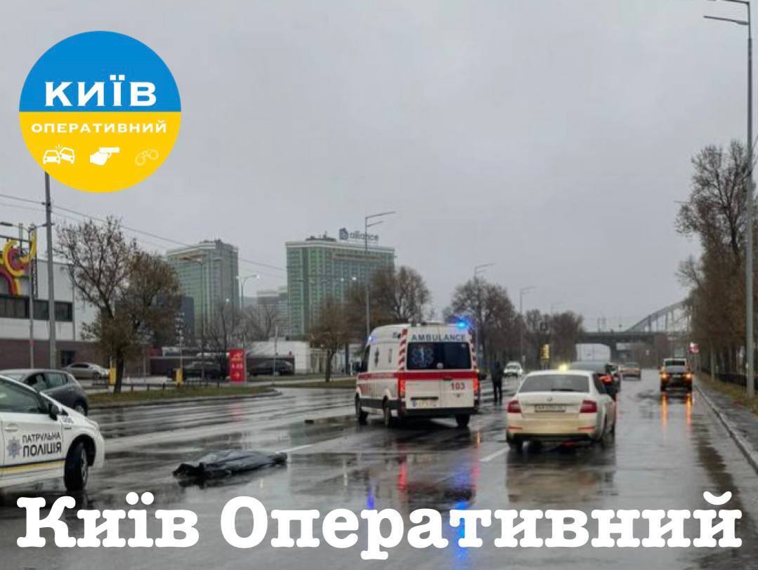 В Киеве на Днепровской набережной легковушка на переходе сбила насмерть женщину. Подробности и фото dqxikeidqxiqqeant