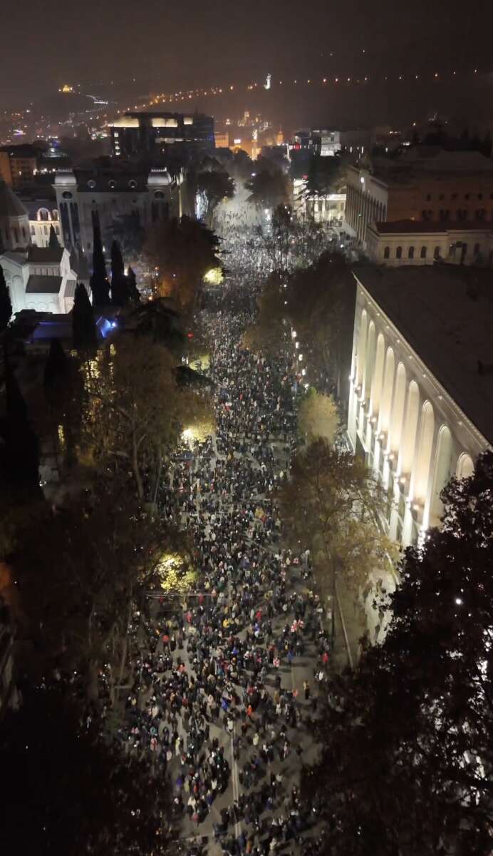 Десятий вечір протестів. Що зараз відбувається у столиці Грузії фото 3