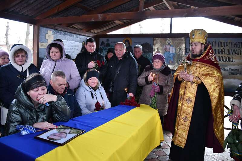 Йому назавжди буде 24: на Дніпропетровщині попрощалися з воїном, який загинув у боях за Україну. Фото dqxikeidqxiqqeant