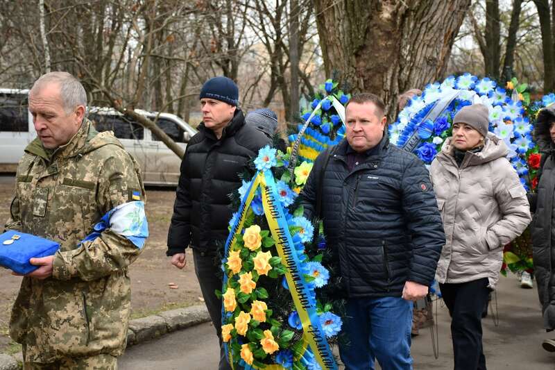 Йому назавжди буде 24: на Дніпропетровщині попрощалися з воїном, який загинув у боях за Україну. Фото