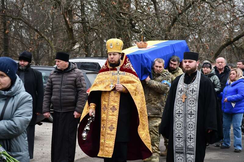 Йому назавжди буде 24: на Дніпропетровщині попрощалися з воїном, який загинув у боях за Україну. Фото