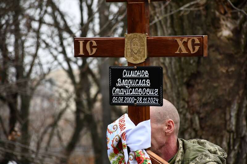 Йому назавжди буде 24: на Дніпропетровщині попрощалися з воїном, який загинув у боях за Україну. Фото