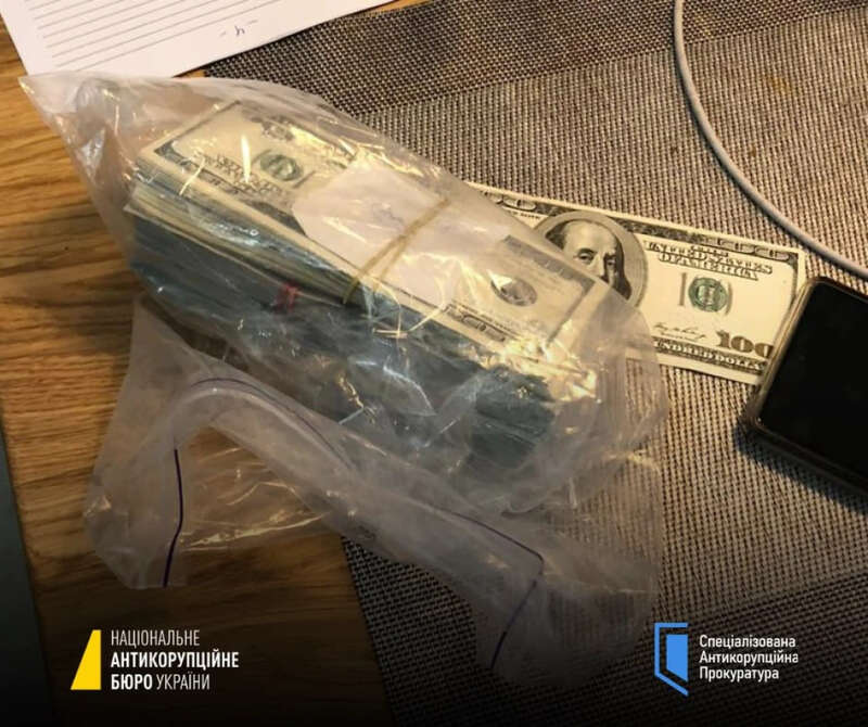 Підприємець сплатив першу частину хабаря dqxikeidqxitkant