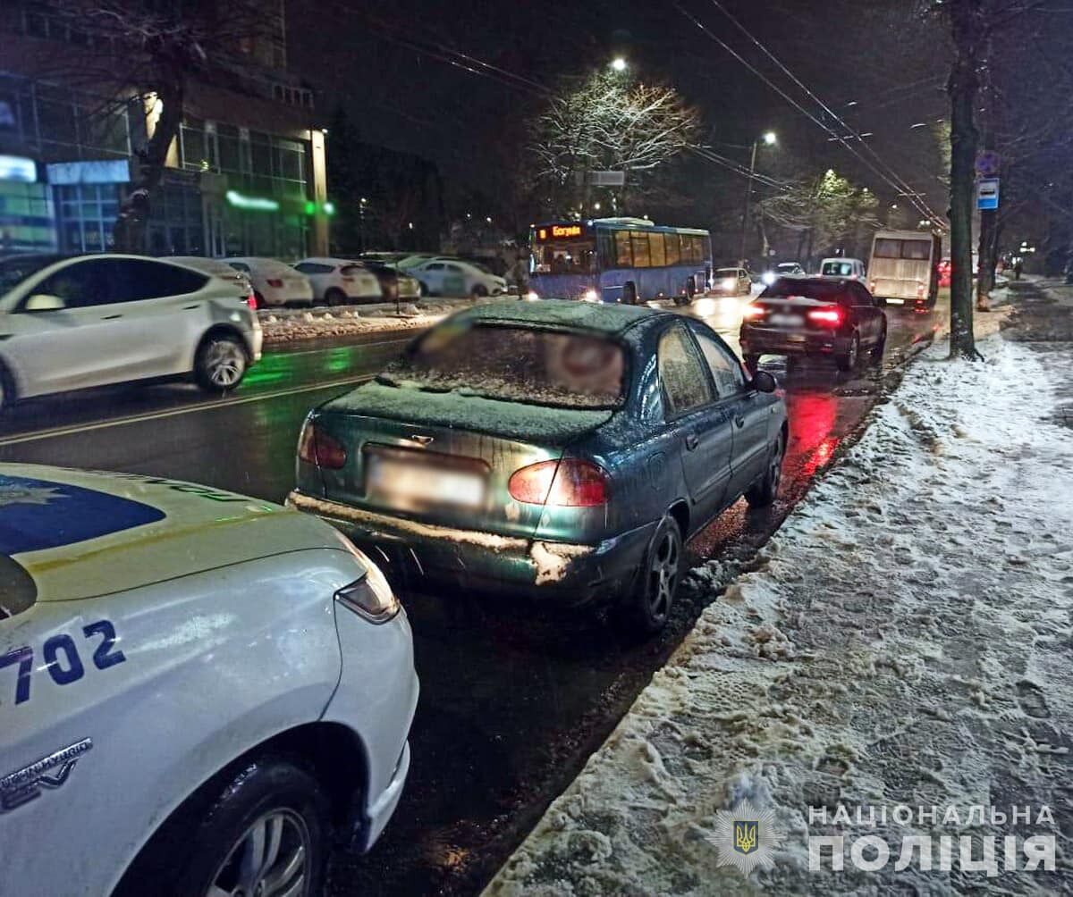В Житомире водитель сбил двух школьниц, которые переходили дорогу: появились подробности. Фото dqxikeidqxiqqeant