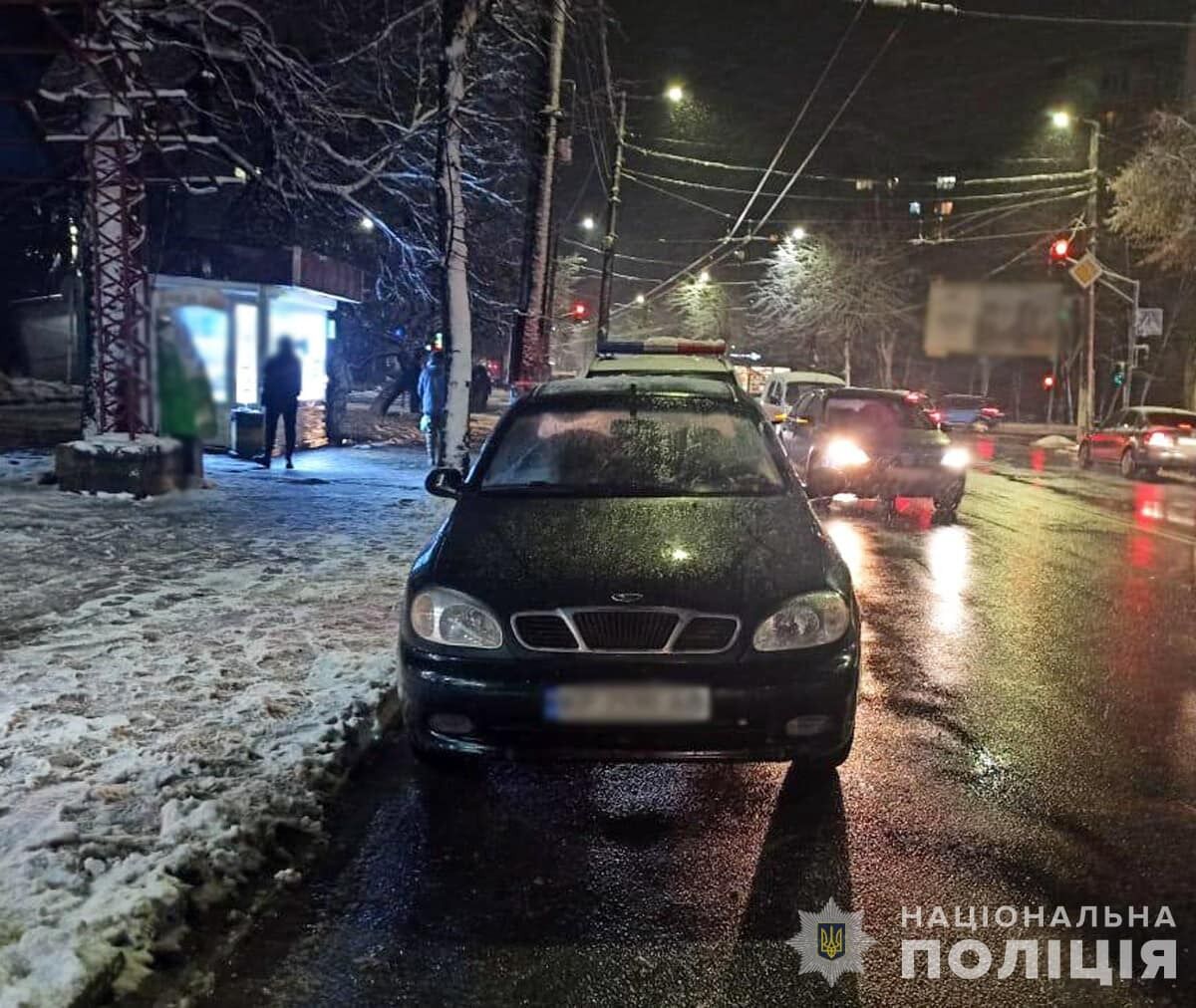 В Житомире водитель сбил двух школьниц, которые переходили дорогу: появились подробности. Фото