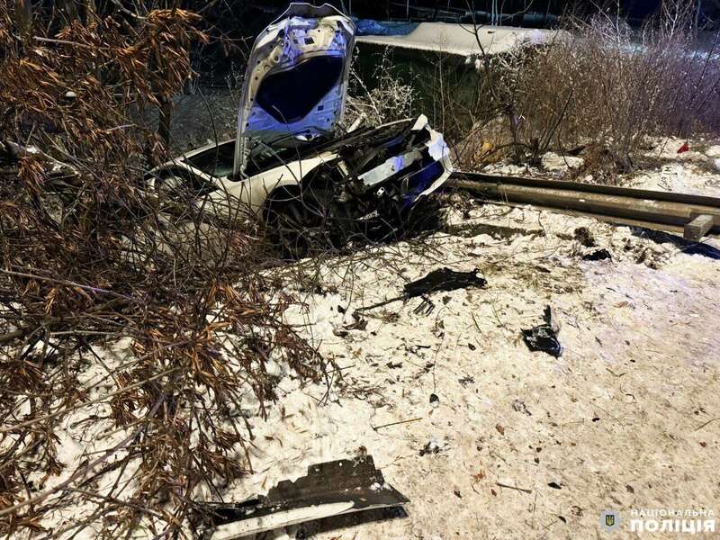 У Рівному авто збило пішохода і вилетіло в кювет: водій був п’яним, у його 9-річного сина перелом черепа dqxikeidqxitkant