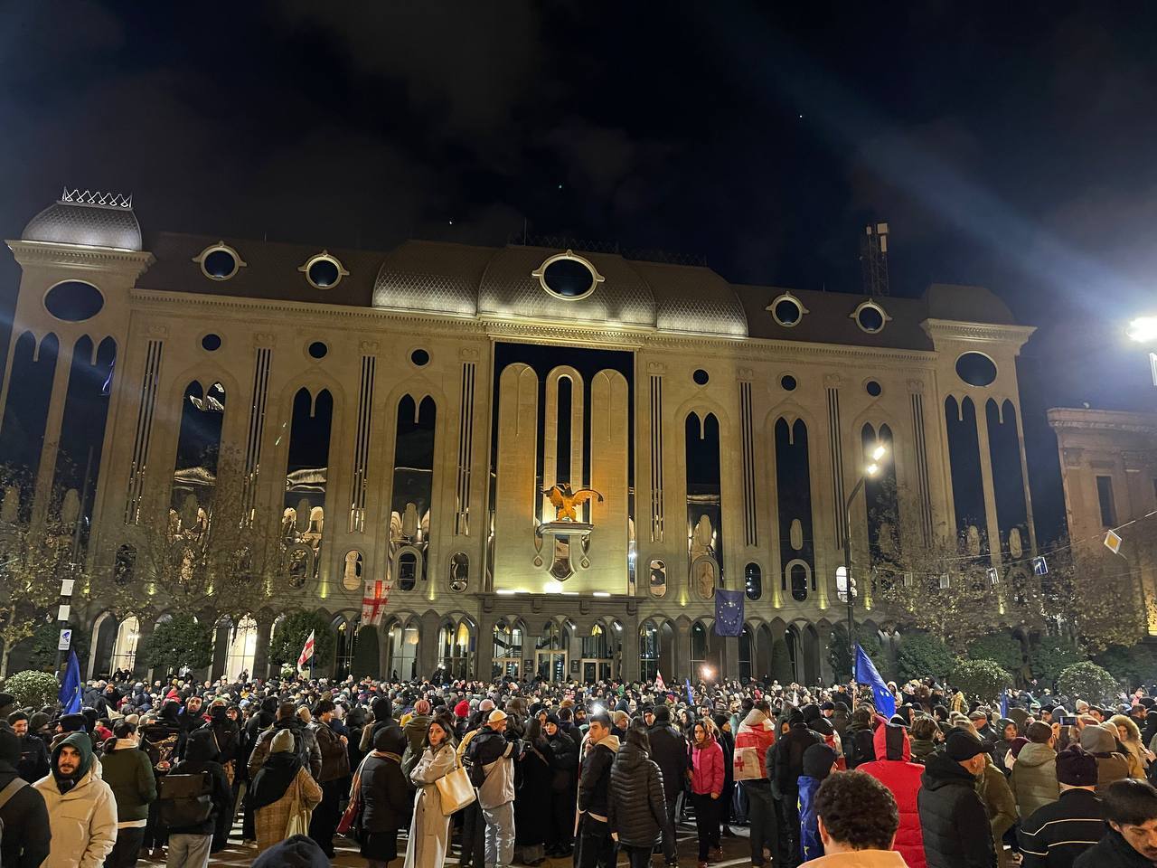 У Грузії тривають протести напередодні виборів президента: до активістів приєдналися моряки та психологи. Фото й відео dqxikeidqxitkant