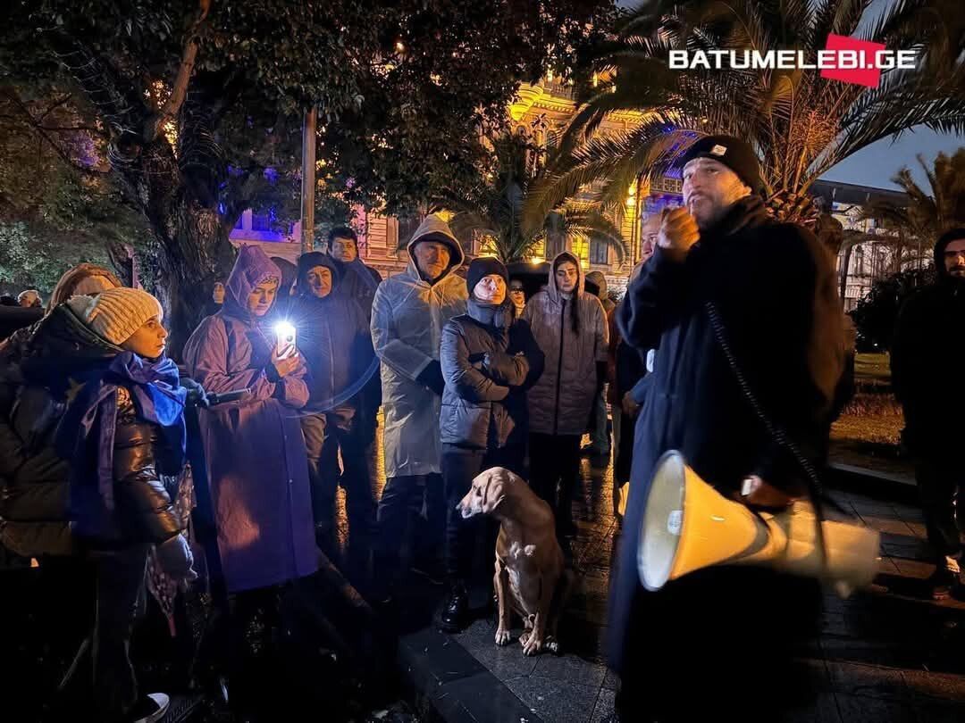 У Грузії тривають протести напередодні виборів президента: до активістів приєдналися моряки та психологи. Фото й відео