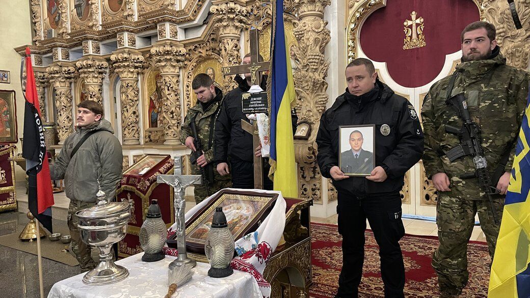 За тиждень йому мало виповнитися 24 роки: у Полтаві попрощалися із сержантом поліції, який загинув у боях на Донеччині. Фото dqxikeidqxitkant