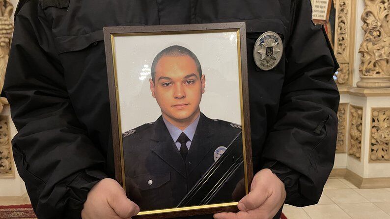 За тиждень йому мало виповнитися 24 роки: у Полтаві попрощалися із сержантом поліції, який загинув у боях на Донеччині. Фото