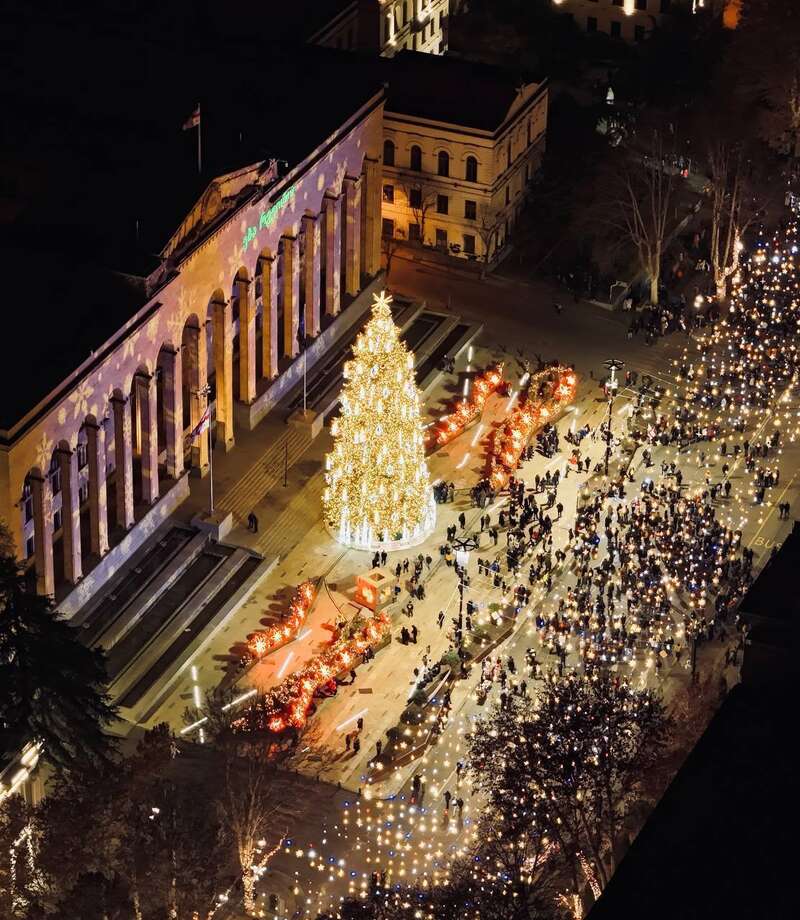 У столиці Грузії тривають протести проти правлячої партії: до акції студентів приєднались викладачі вишів. Відео