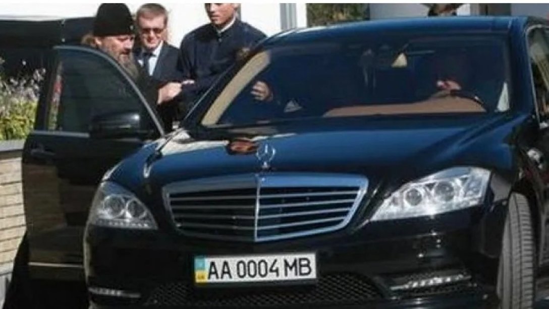 На яких авто їздить Паша Мерседес з Лаври (фото) | ТопЖир dqxikeidqxitkant
