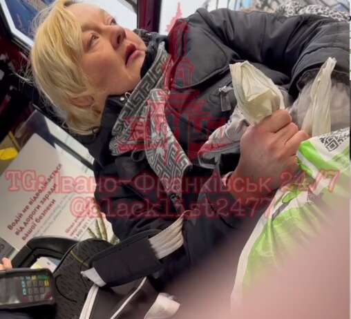 В Івано-Франківську жінка в автобусі прославляла Путіна і називала українців dqxikeidqxitkant