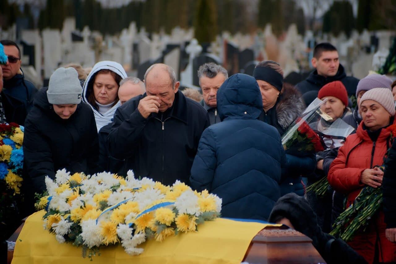 ³   :     ,         .  