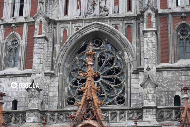 В Киеве в результате обстрела был поврежден костел Святого Николая. Фото и видео