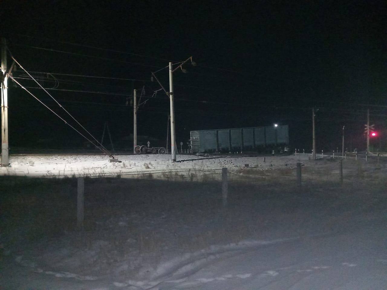 У Забайкальському краї Росії зіткнулись два потяги: з рейок зійшло 42 вагони. Фото