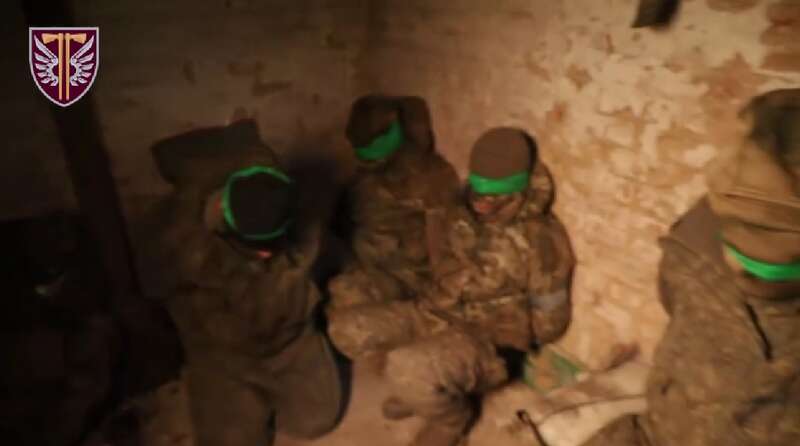 Without a single shot: Ukrainian paratroopers captured 11 occupiers. Video dqxikeidqxiqqeant