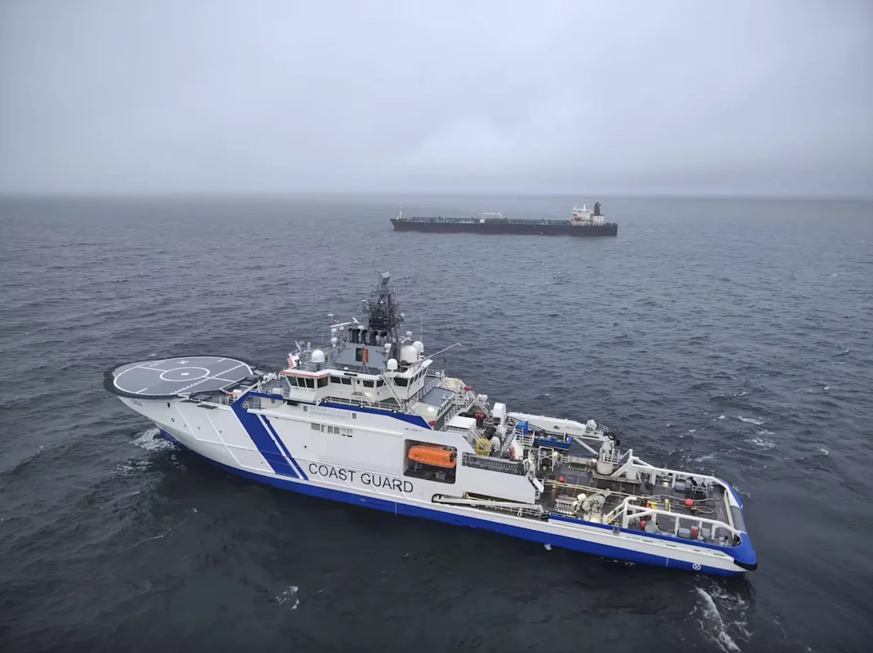 Біля берегів Фінляндії зупинився танкер, що прямував до Росії: у чому причина