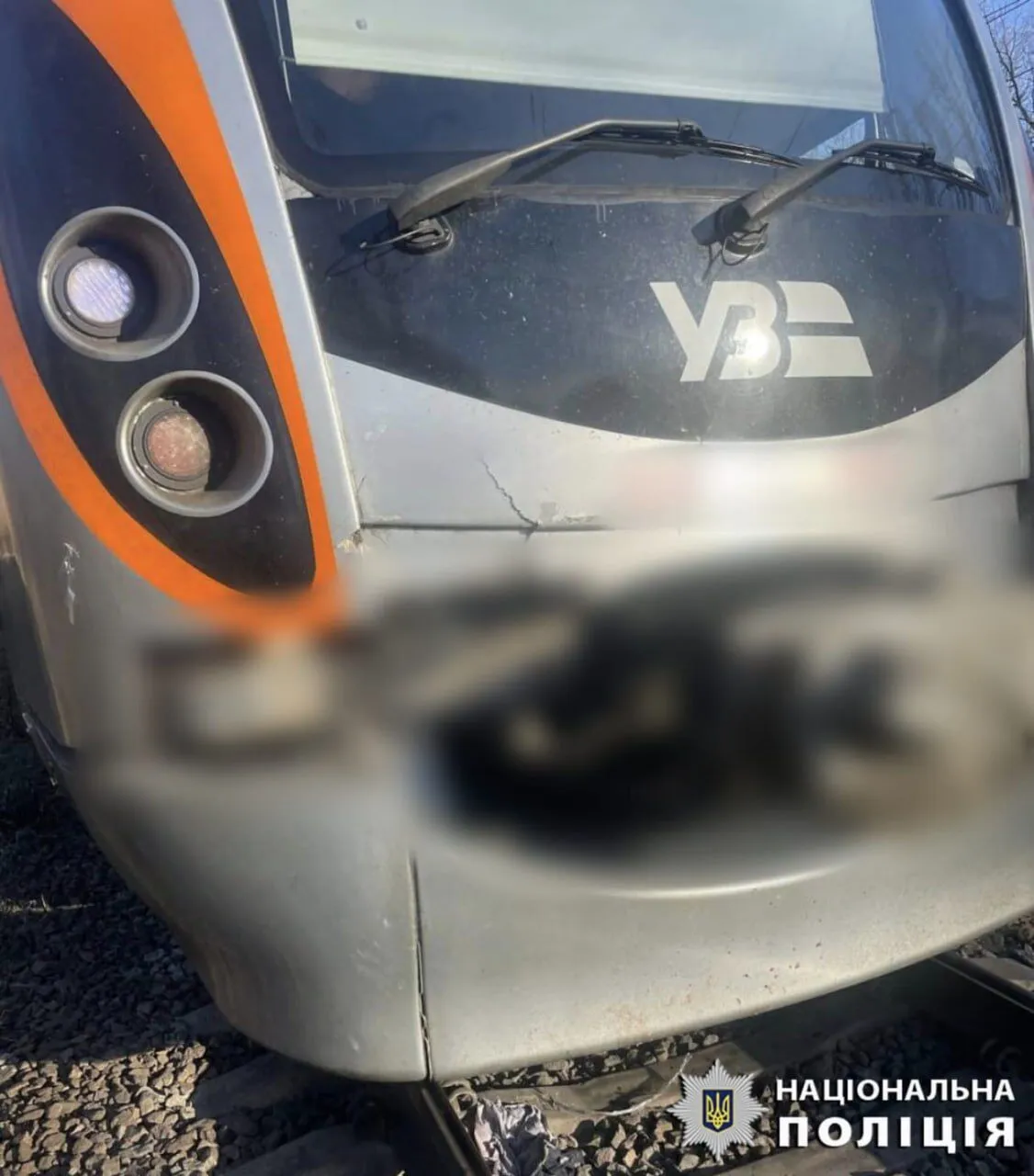 На Київщині потяг збив на смерть 22-річного хлопця. Подробиці, фото та відео