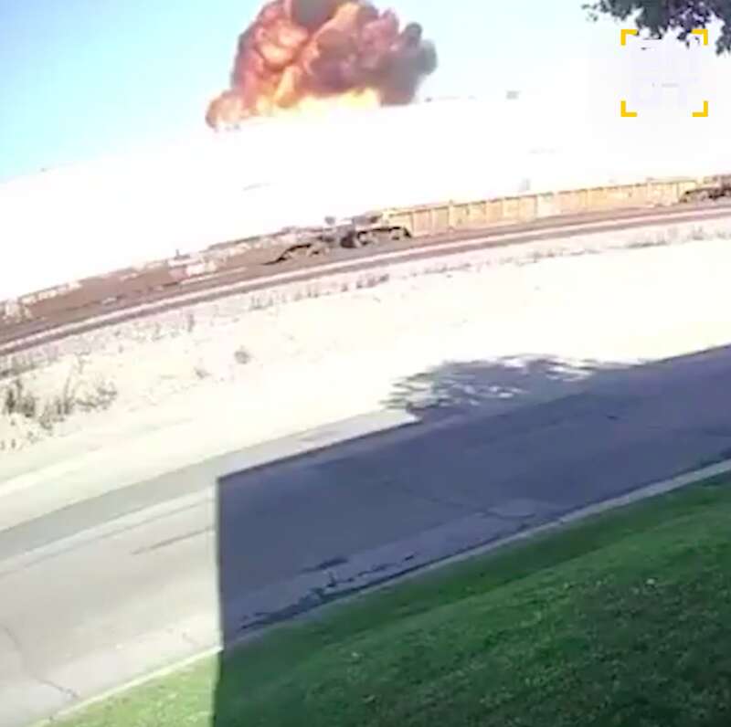 У Каліфорнії літак врізався у будівлю: двоє загиблих та багато постраждалих. Відео dqxikeidqxitkant