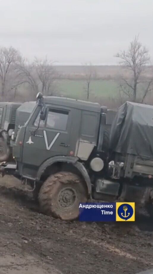 Окупанти почали активно переміщувати штурмові підрозділи з баз підготовки під Маріуполем на лінію фронту. Відео