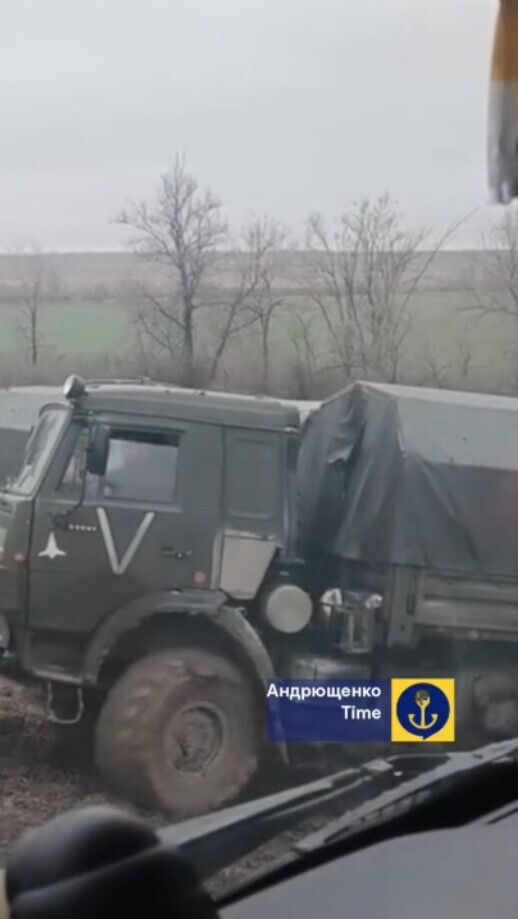 Окупанти почали активно переміщувати штурмові підрозділи з баз підготовки під Маріуполем на лінію фронту. Відео