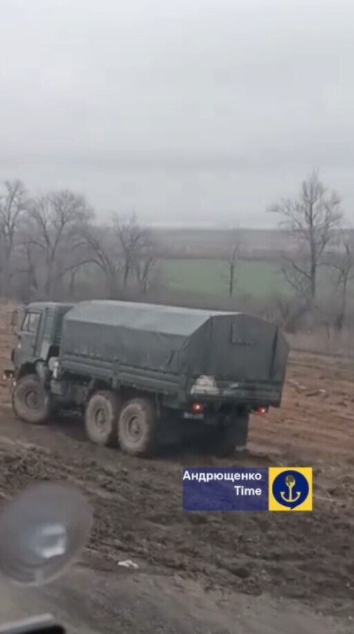 Окупанти почали активно переміщувати штурмові підрозділи з баз підготовки під Маріуполем на лінію фронту. Відео