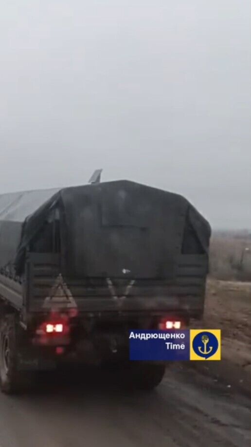 Окупанти почали активно переміщувати штурмові підрозділи з баз підготовки під Маріуполем на лінію фронту. Відео