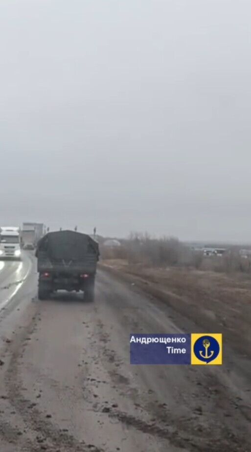 Окупанти почали активно переміщувати штурмові підрозділи з баз підготовки під Маріуполем на лінію фронту. Відео