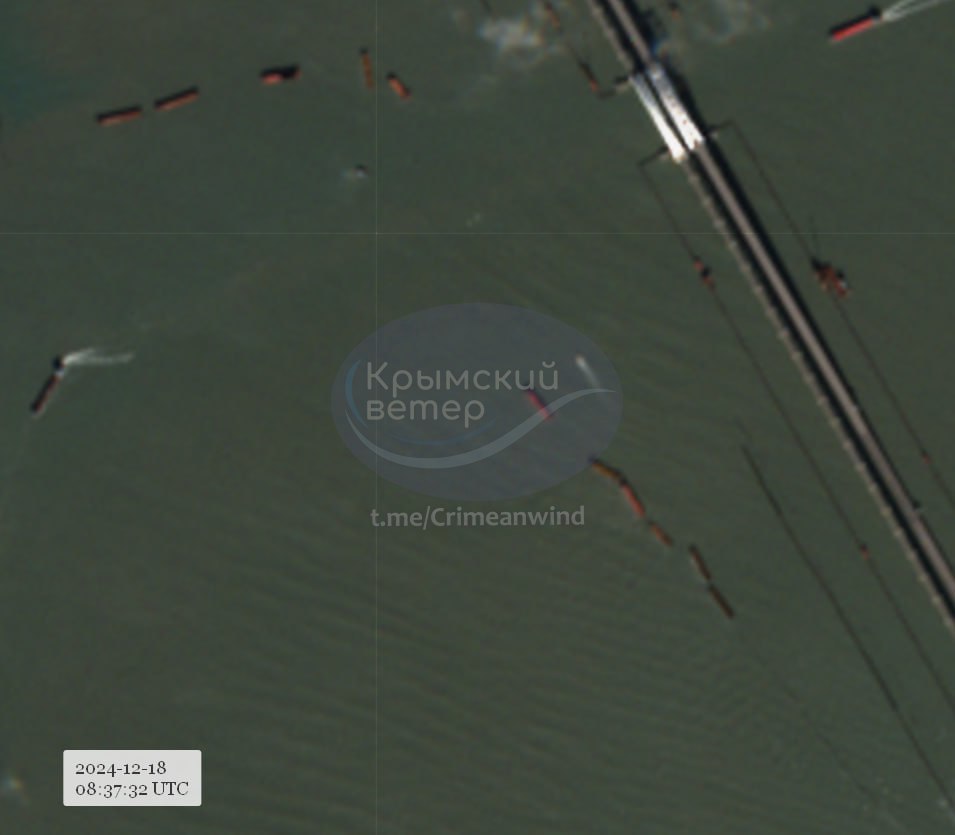 11 barge boom barriers remain near the Kerch Bridge dqxikeidqxitkant