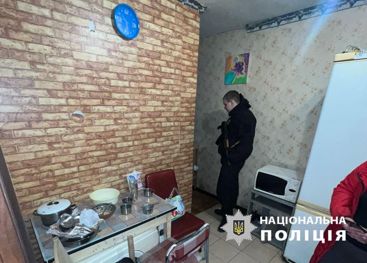 У Києві немовля кілька днів провело у замкненій квартирі, поліція розшукує 16-річну матір (оновлено) фото 4